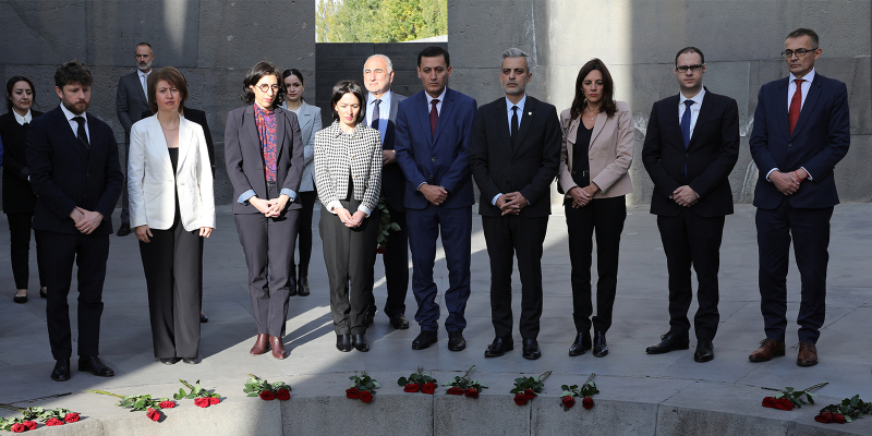 Ֆրանսիայի մշակույթի նախարարը Հայաստանում է. պատվիրակությունը հարգանքի տուրք է մատուցել Մեծ եղեռնի զոհերի հիշատակին